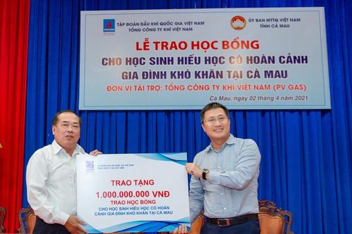PV GAS trao tặng 500 suất học bổng trị giá 1 tỷ đồng cho học sinh nghèo hiếu học tại Cà Mau