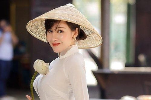 Bà Tưng lên tiếng đáp trả khi bị chê điều này