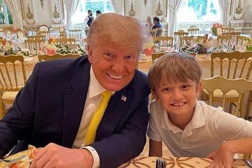 Ông Trump quây quần bên các cháu