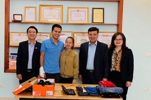 Bảo tàng Hồ Chí Minh tiếp nhận hiện vật của người cứu cháu bé 3 tuổi rơi từ tầng 12A