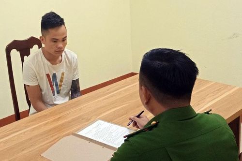 Đập phá ôtô vì xin vượt không thành