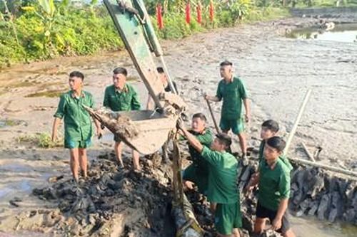 Xử lý thành công hai quả bom ở dưới sông, ao