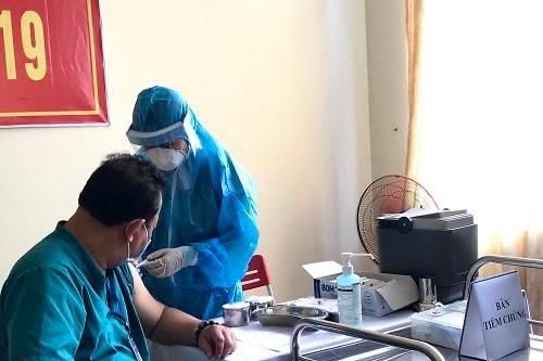 Việt Nam đã tiêm vắc xin ngừa COVID-19 cho hơn 55.000 người dân