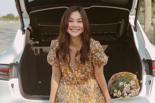 Sao Việt 'bùng nổ' nhan sắc với váy in hoa trong loạt street style