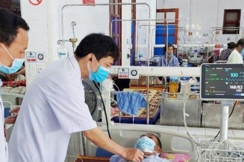 Làm răng giả một người đàn ông bị ngộ độc thuốc gây tê