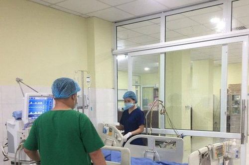 Cứu sống nam sinh hôn mê vì dùng 'thuốc lạ'
