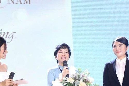 MC Thảo Vân gây bất ngờ với vai trò mới, kể chuyện con trai làm shiper