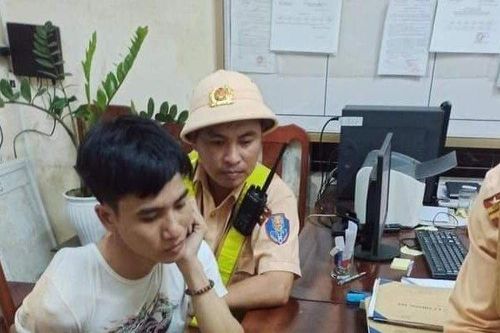 CSGT truy đuổi, bắt gọn kẻ cướp xe máy trong đêm