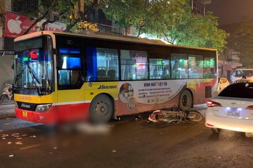 Hà Nội: Nam thanh niên đi xe máy bị xe buýt cán chết thương tâm
