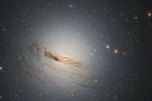 NASA công bố hình ảnh ngoạn mục về khoảnh khắc 'hấp hối' của thiên hà