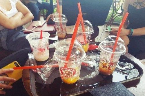 Dùng ống hút giấy chỉ là chiêu trò 'làm màu' của các hãng đồ uống Việt