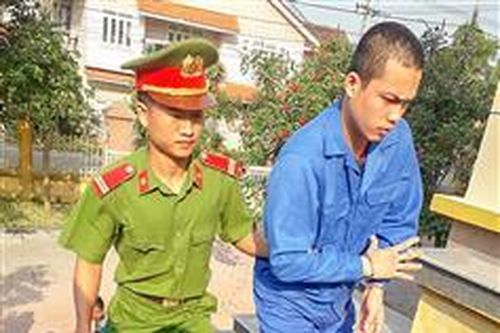 Đưa người sang Lào trái phép, lãnh án 12 tháng tù