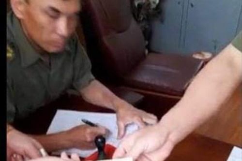 Tạm đình chỉ 3 cán bộ công an liên quan thu tiền làm thẻ căn cước công dân