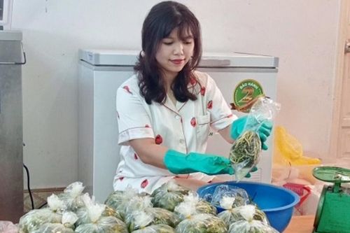 Món rau nhà nghèo thành đặc sản, chị em lùng mua tích trữ
