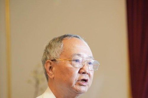 Nhà văn Nguyễn Như Phong: 'Thời trẻ tôi có ước mơ làm... lái xe'