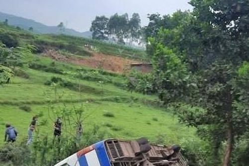 Quảng Ninh: Tai nạn giữa xe chở công nhân và xe máy khiến 1 người tử vong