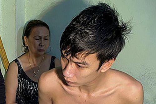 Hai mẹ con tàng trữ, mua bán ma túy