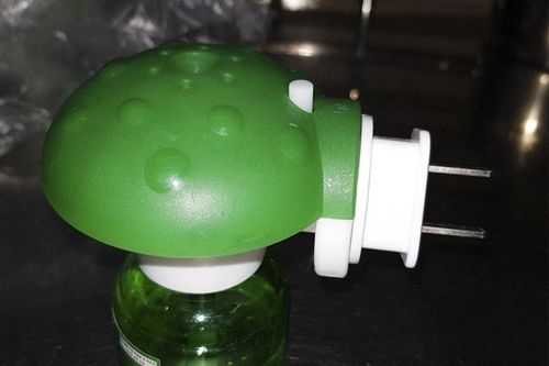 Hai người phải nhập viện sau khi dùng tinh dầu đuổi muỗi