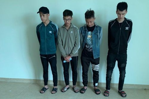 Hà Nội: Truy tìm nhóm thanh niên cầm hung khí náo loạn đường phố trong đêm