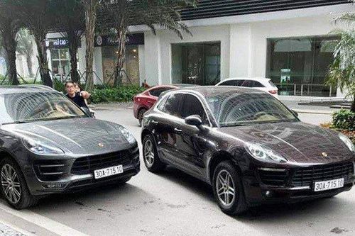 Hai xế hộp hạng sang mang cùng biển số 'chạm mặt' nhau ở Hà Nội