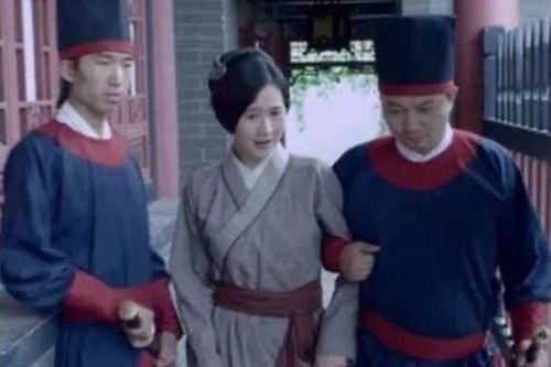 Lý do đằng sau việc nha dịch tranh nhau đi áp giải nữ phạm nhân