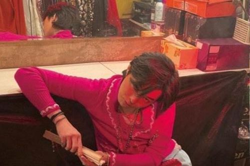 G-Dragon chụp ảnh tại hộp đêm đồng tính