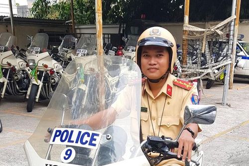 Chân dung anh CSGT mở đường đưa sản phụ vỡ ối tới bệnh viện