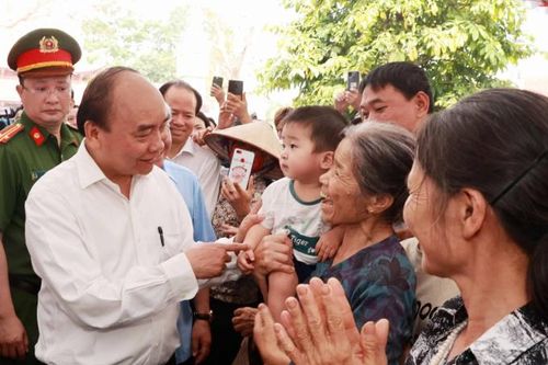 Chủ tịch nước Nguyễn Xuân Phúc: Nông thôn mới giữ gìn văn hóa của người Việt, văn hóa của tình làng, nghĩa xóm