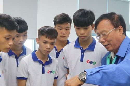 Sáp nhập TTGDTX vào trường nghề: Lại một đề xuất 'trên trời'!