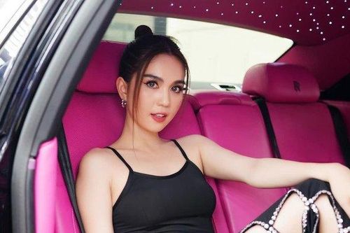 Ngọc Trinh tậu siêu xe 'khủng', gói độ xe giá bằng xế hộp hạng sang