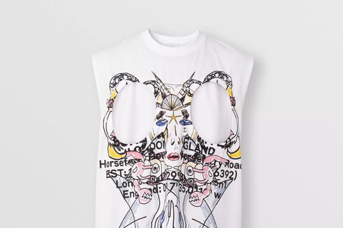 Burberry bán áo khoét ngực kém duyên