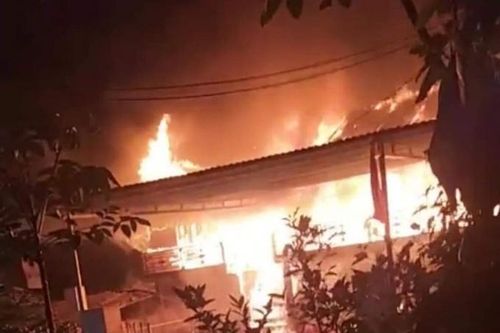 Yên Bái: Nghi mâu thuẫn với vợ, chồng phóng hỏa đốt nhà