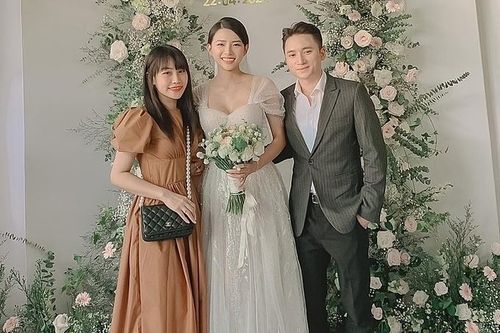 Bà xã Phan Mạnh Quỳnh lộng lẫy trong bộ váy cưới đính 3.000 viên pha lê