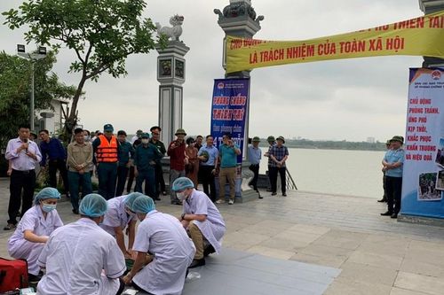 Quận Hai Bà Trưng: Hàng trăm người tham gia diễn tập hoành triệt cửa khẩu, cứu hộ cứu nạn trên sông