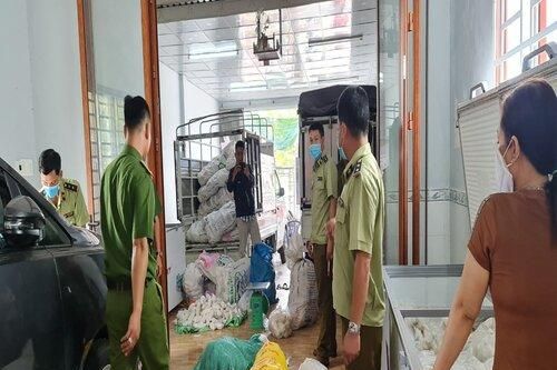 An Giang: Tạm giữ hơn 3 tấn thực phẩm chay