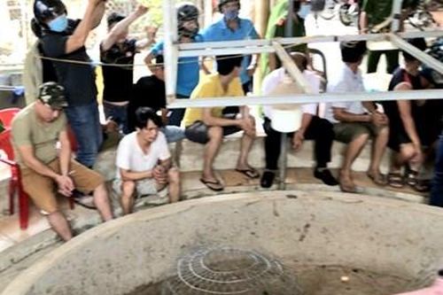 60 cán bộ chiến sĩ Công an bao vây, phá sới đá gà ăn tiền ở Quảng Bình