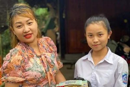 Nhặt được 500 triệu đồng, một nữ sinh trả lại người đánh mất