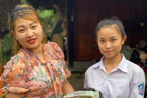 Một nữ sinh trả lại 300 triệu đồng và 3 cây vàng cho người đánh rơi