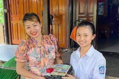 Nữ sinh nhặt được gần nửa tỷ đồng tìm người đánh rơi trả lại
