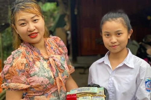 Nữ sinh Hà Tĩnh trả lại gần 500 triệu đồng cho người đánh rơi