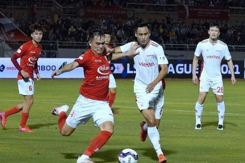 Trọng tài 'mờ mắt', Viettel cưa điểm với TP.HCM