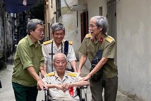 Thiên phóng sự chiến trường 13 kỳ - chuyện bây giờ mới kể: Bài 2: Cây bút và bước chân 'thần tốc'