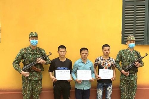 Khởi tố nhóm đối tượng tổ chức cho người khác xuất cảnh trái phép