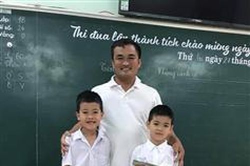 Hai học sinh lớp 1 trả lại 29,5 triệu đồng cho người đánh mất