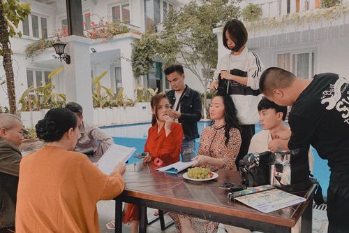 Quách Thu Phương mới lạ, 'điệu chảy nước' trong 'Hương vị tình thân'