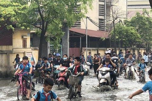 1.400 học sinh nghỉ học vì nước thải tràn vào trường học