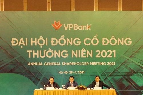 Thoái vốn tại FE Credit không có nghĩa VPBank bỏ đi 'gà đẻ trứng vàng'