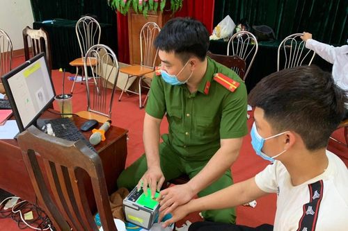 Công an huyện Thanh Oai làm căn cước công dân xuyên 4 ngày nghỉ lễ