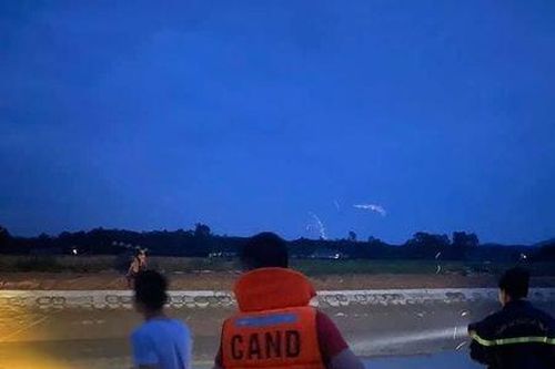 Tìm kiếm người phụ nữ nghi mất tích khi đi qua kênh Đào