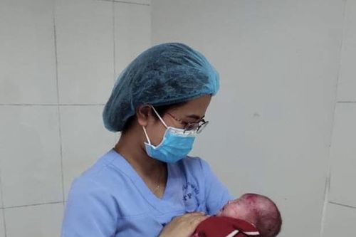 Cứu sống trẻ sơ sinh 7 ngày tuổi bị nhiễm uốn ván nặng